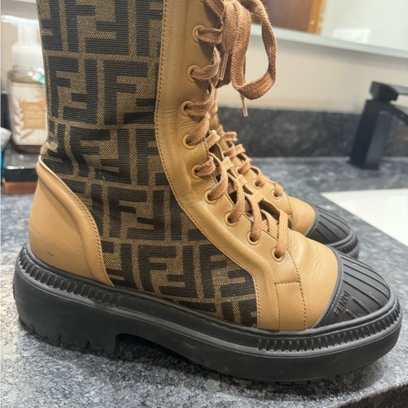 Fendi Domino Boots - Picture 3 of 4